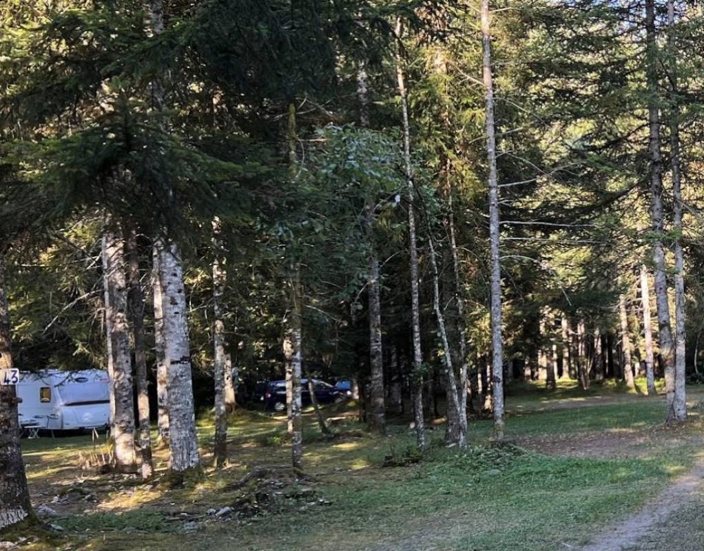 Camping Municipal des Eaux Douces — Camping in Villar-Loubière
