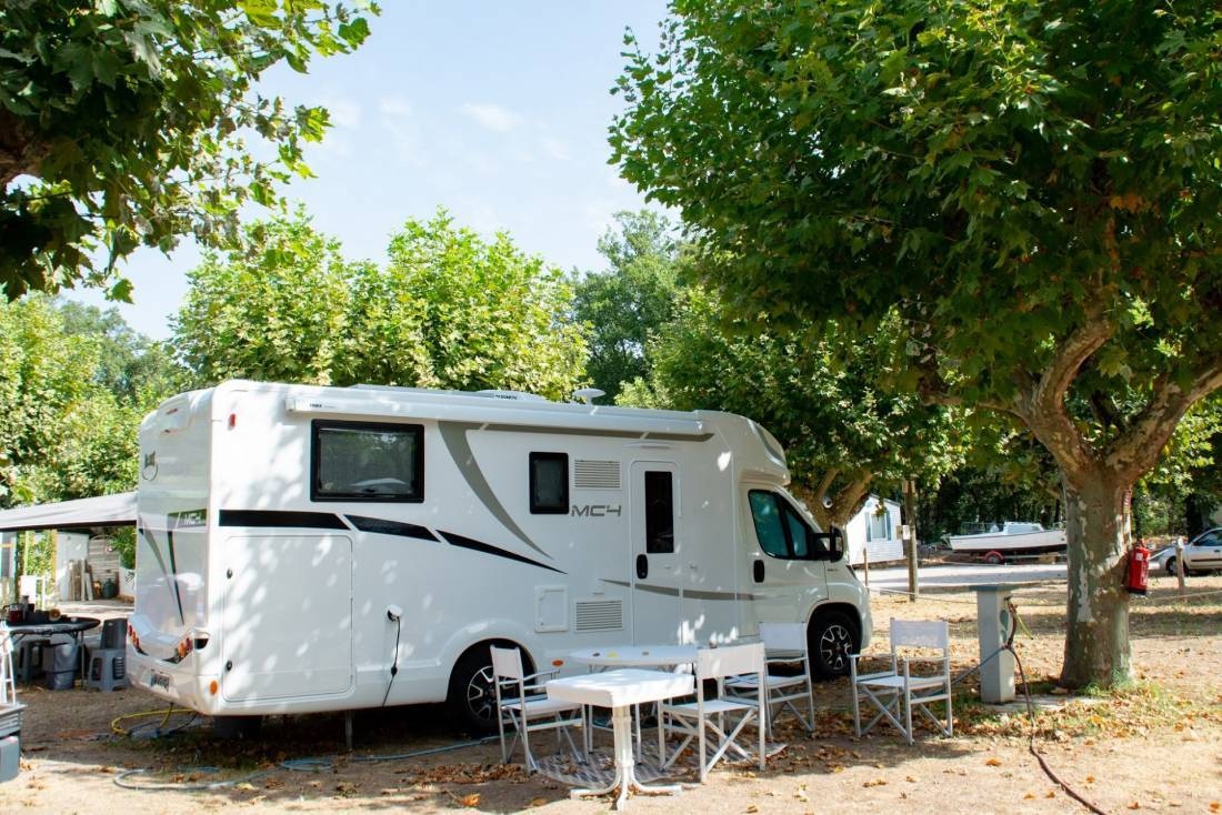 Camping Les Hautes Vernèdes *** — Kamp yeri in Puget-sur-Argens 