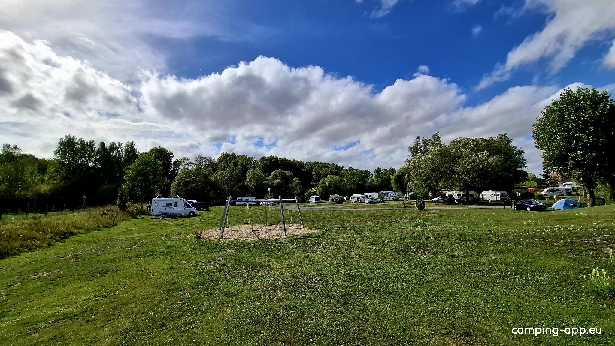 Camping au Bord de l'Aisne — Sítio de acampamento in Villeneuve-sur-Aisne