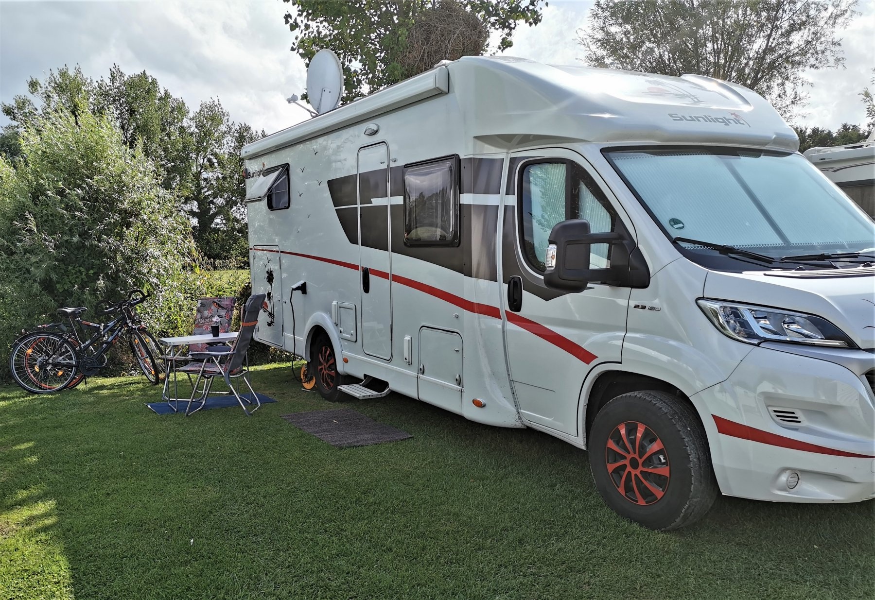 Camping aux Pommiers — Campingplass in Beauvoir / Normandie