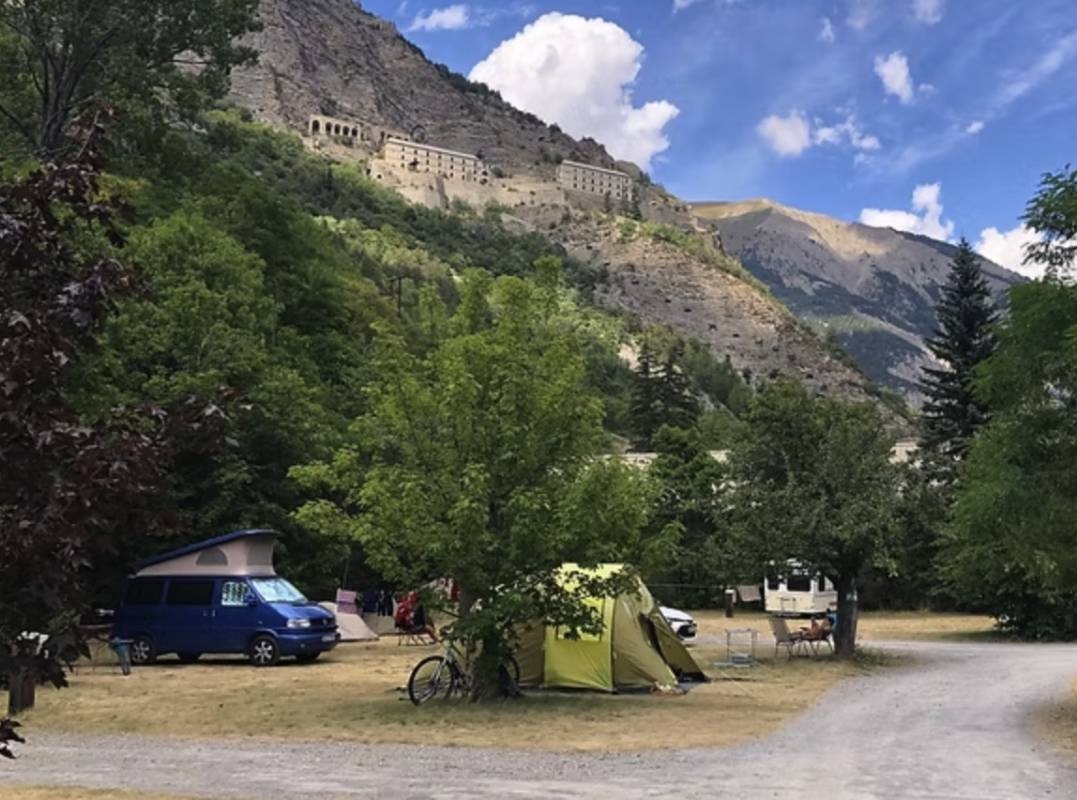Camping Champ Félèze — Area da campeggio in La Condamine-Châtelard
