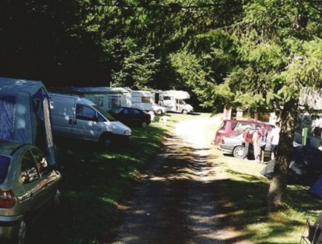 Camping du Moulin de Barescou ** — Kamp yeri in Escot
