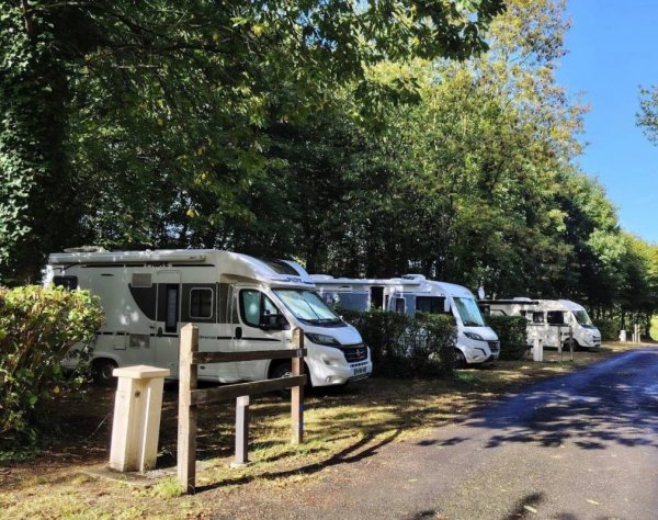 Stellplatz Isigny-le-Buat