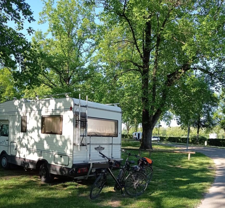 Camping Mâcon — Campingplatz in Sancé / Bourgogne Franche-Comté