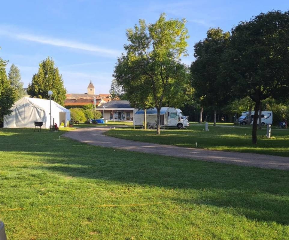 Camping La Gravière Du Moulin *** — Camping in Lézinnes