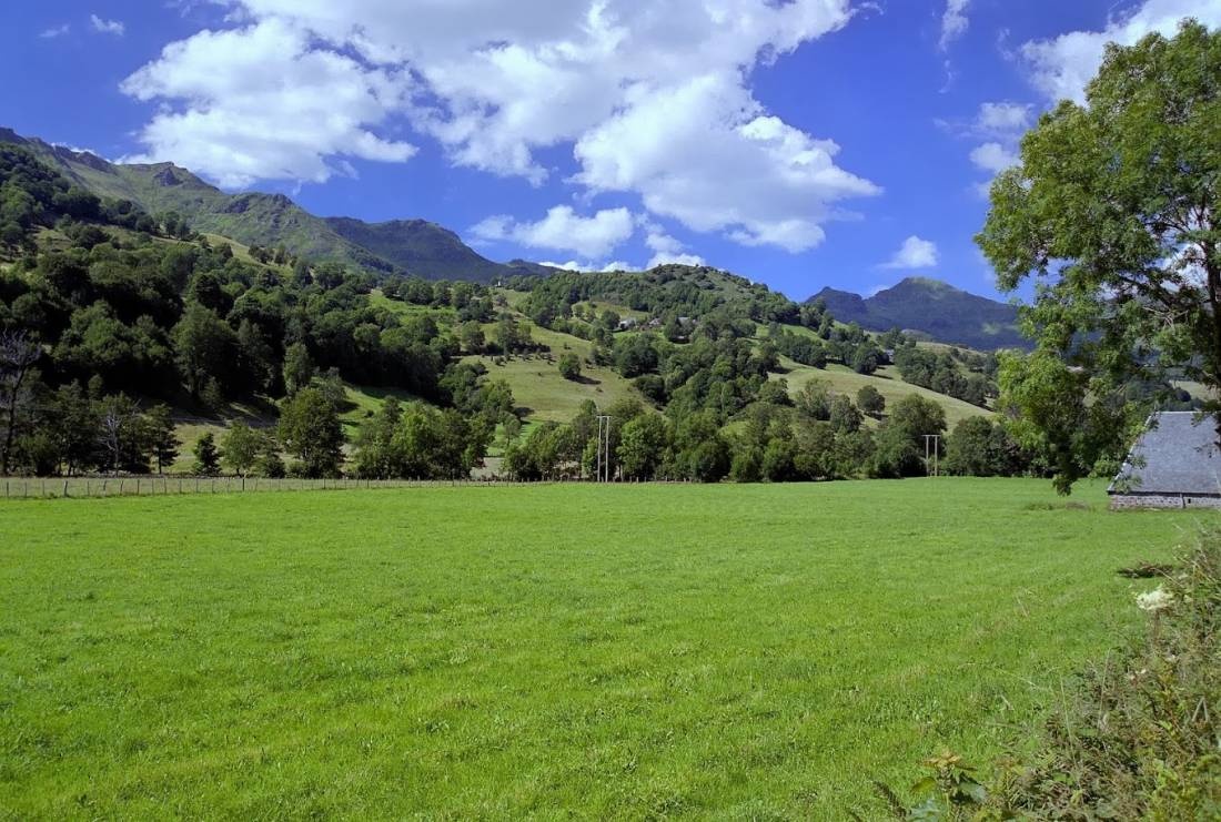 Camping du Puy Mary — Camping Site in Mandailles-Saint-Julien