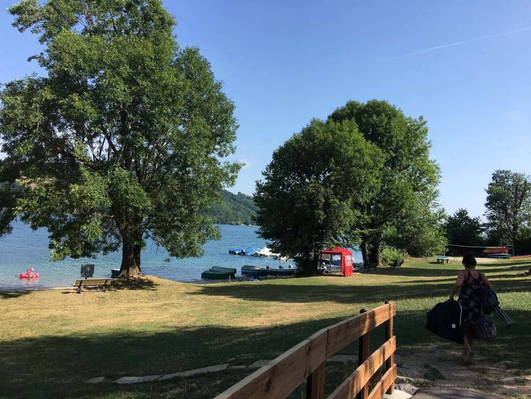 Camping le bord du lac*** — Camping in Bilieu