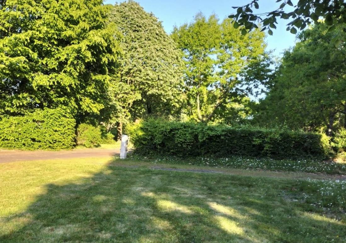 Camping Le Bois Feuillet ** — Campingplats in Martigné-Ferchaud