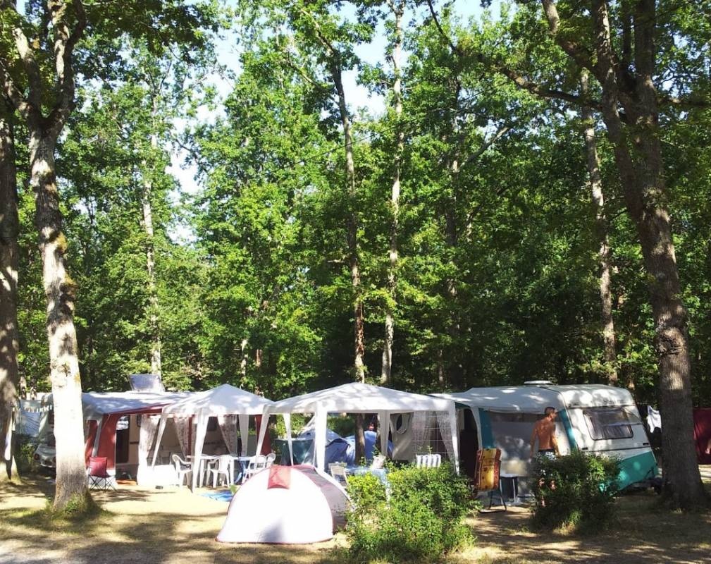 Camping Lac de Cancon — Sítio de acampamento in Cancon