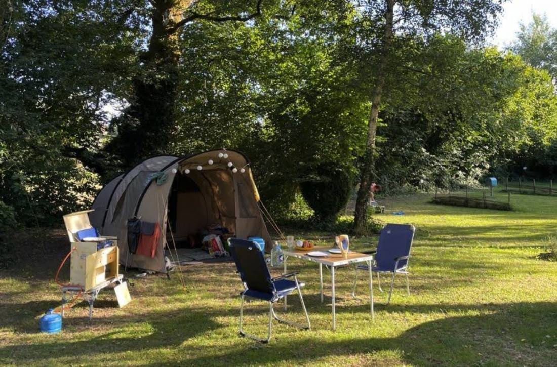 Camping La Boutière — Campingplats in St. Léger-sous-Beuvray / Bourgogne Franche-Comté