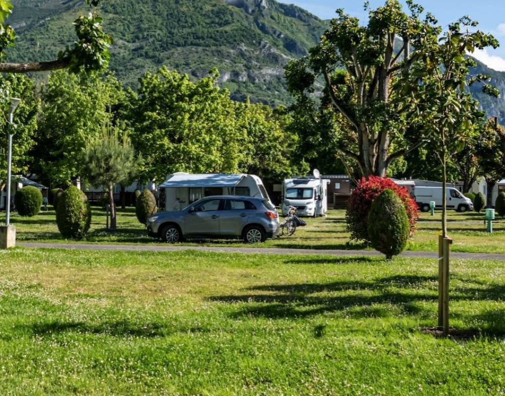 Camping La Bergerie *** — Campingplass in Ayzac-Ost