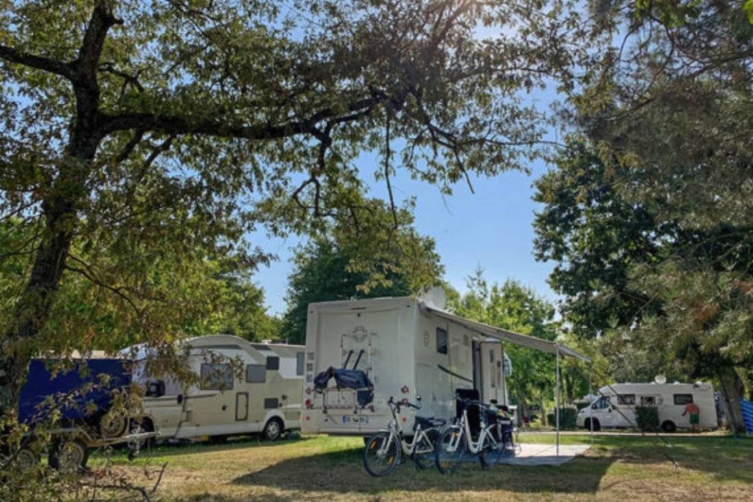 Huttopia Lac de l'Uby — Kamp yeri in Cazaubon