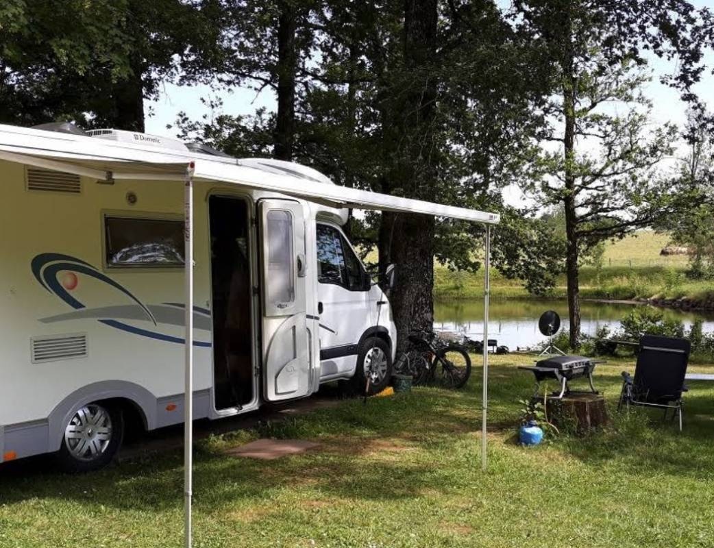 Camping L'etang Du Camp — Kemping in Sénergues