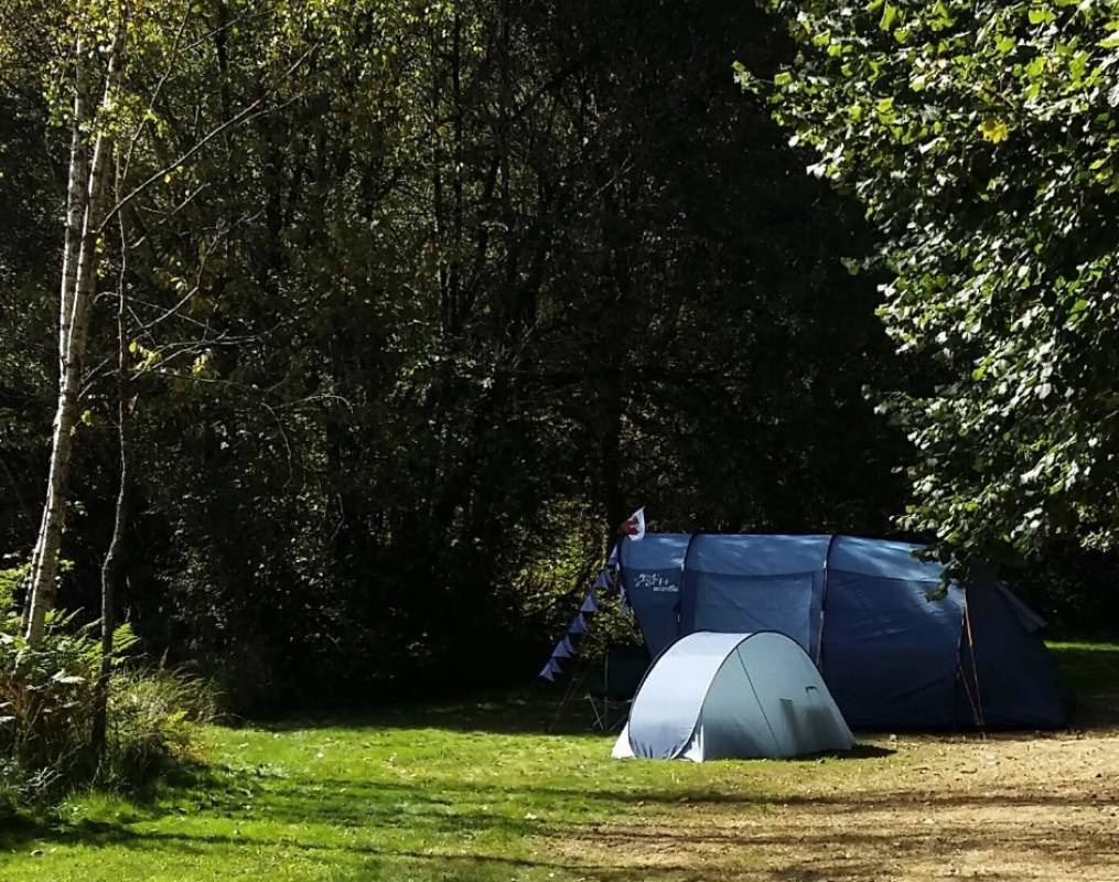 Camping de L'Etang — Kemp in Le Lindois