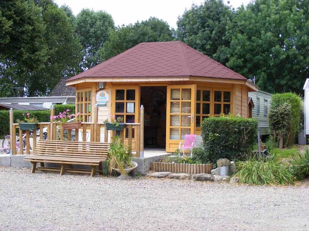 Camping L Ile Adeline — Campingplats in Poses / Normandie