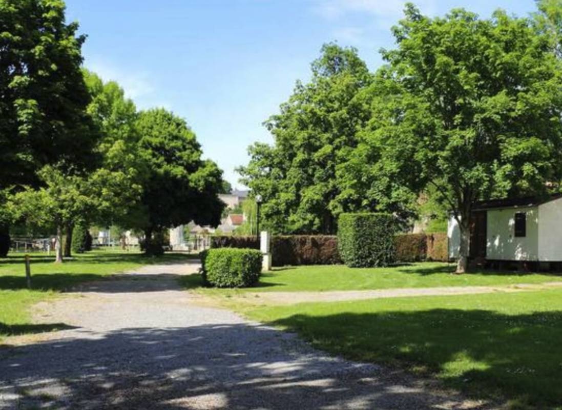 Camping Municipal Châteauneuf-sur-Cher — Campingplats in Châteauneuf-sur-Cher