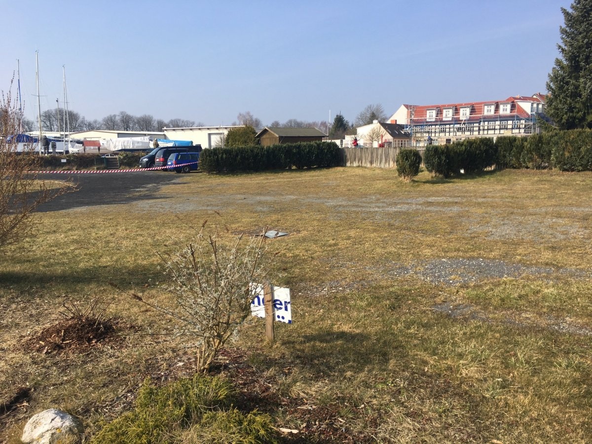 Caravan-Stellplatz an der Uecker — Camperplaats in Ueckermünde-Klockenberg