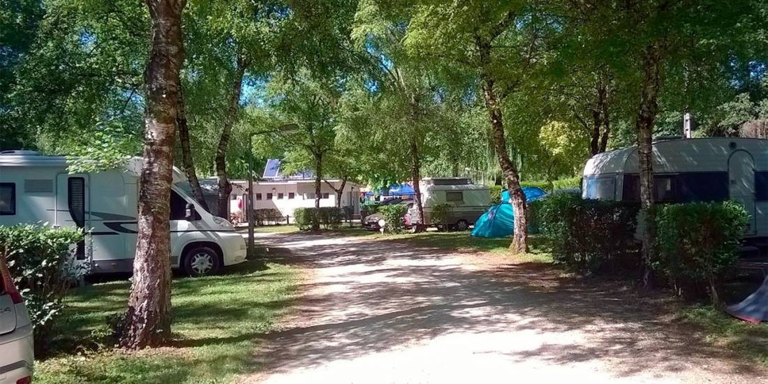 Camping Les Bords de Lyonne ** — Campingplats in Saint-Jean-en-Royans