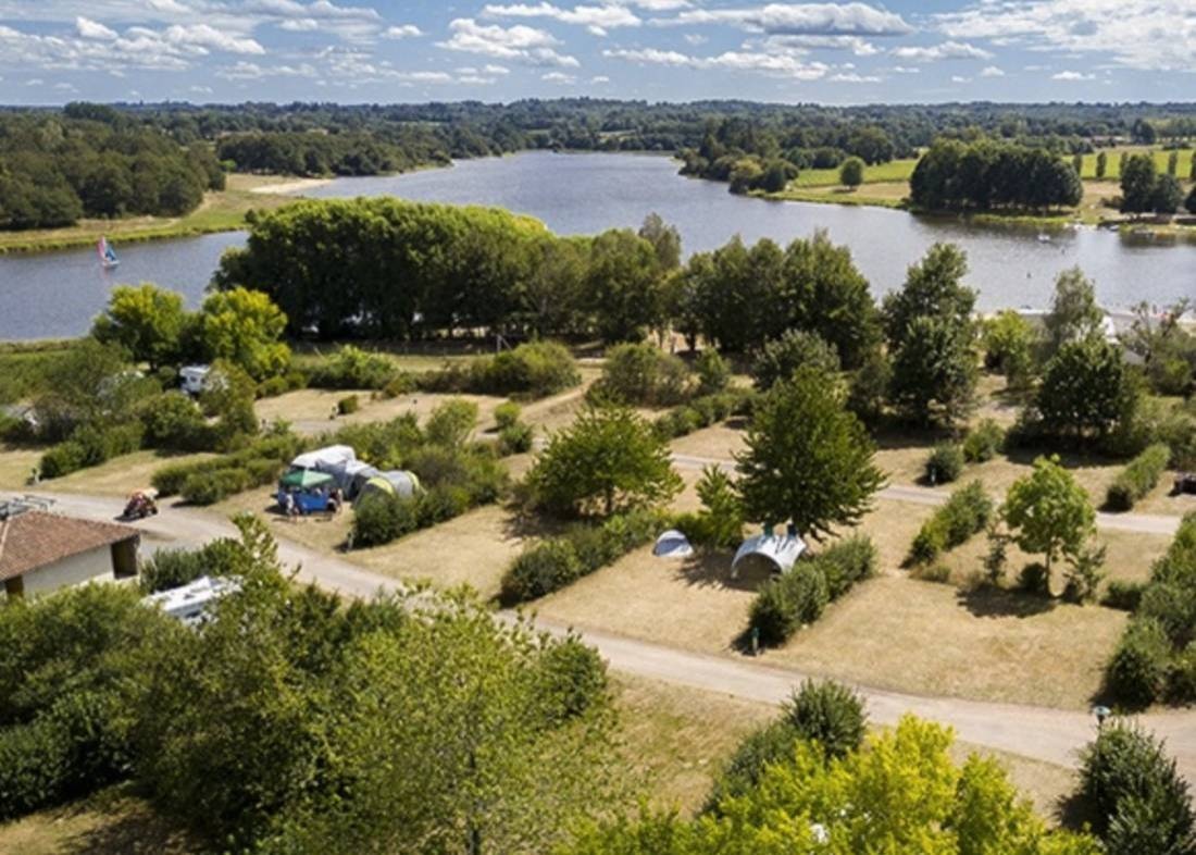 Camping Des Lacs **** — Kemp in Pressignac 