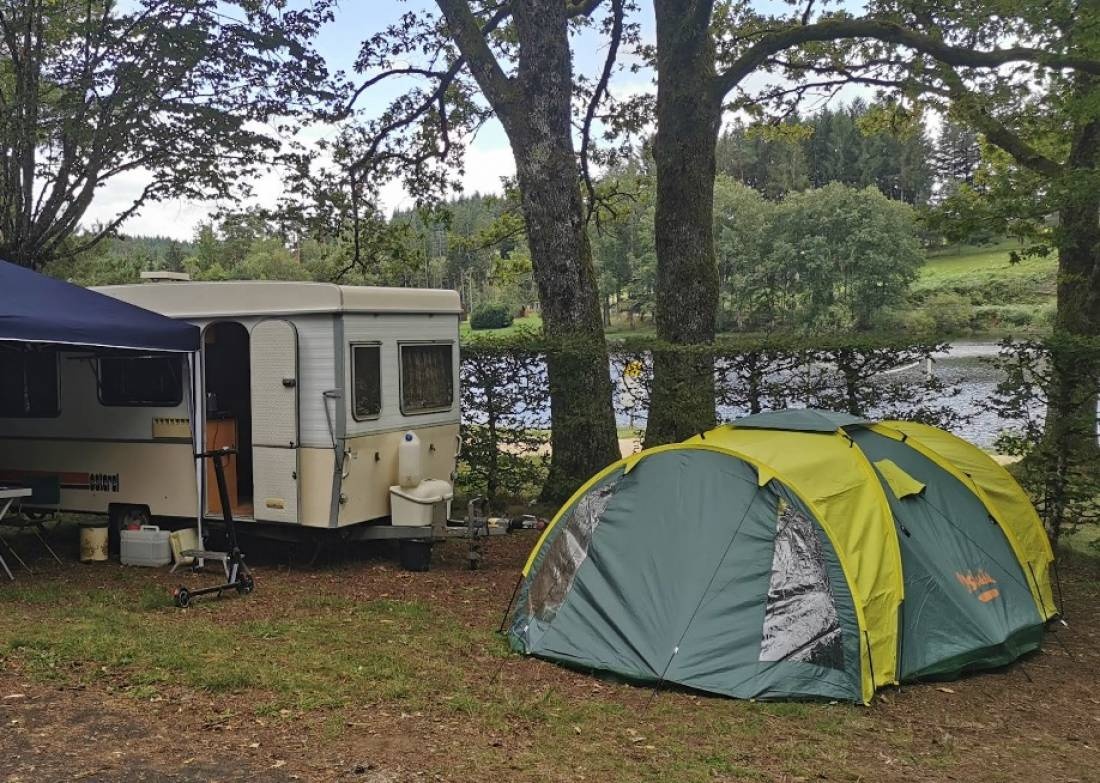 Domaine du Lac de Feyt *** — Campingplats in Servières-le-Château