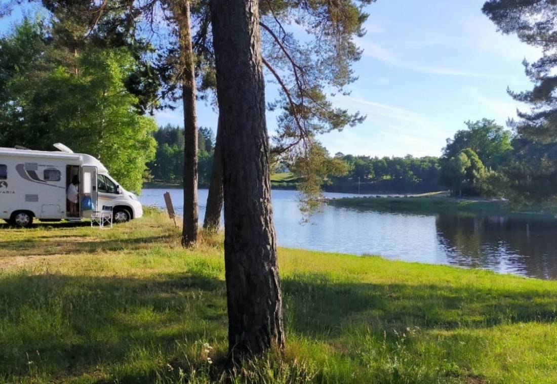 Domaine du Lac de Feyt *** — Campingplads in Servières-le-Château