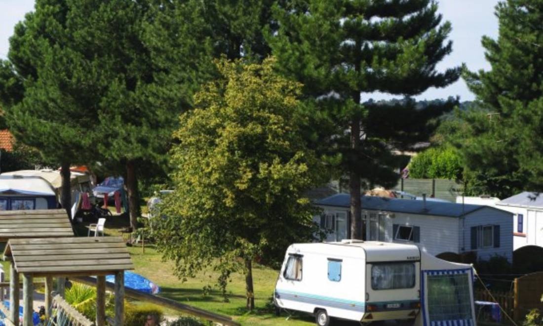 Le Domaine des Jontquilles Camping ** — Місце для кемпінгу in Saint-Alban