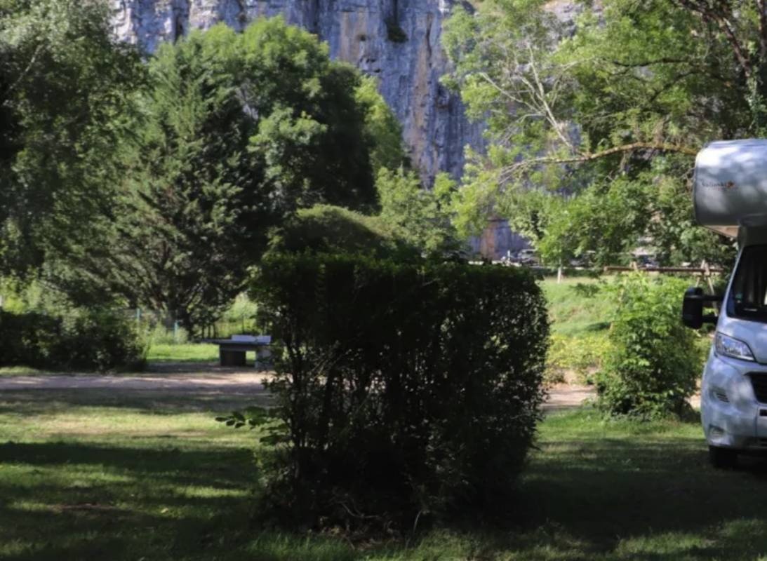 Camping Les Falaises Gluges *** — Kemping in Martel