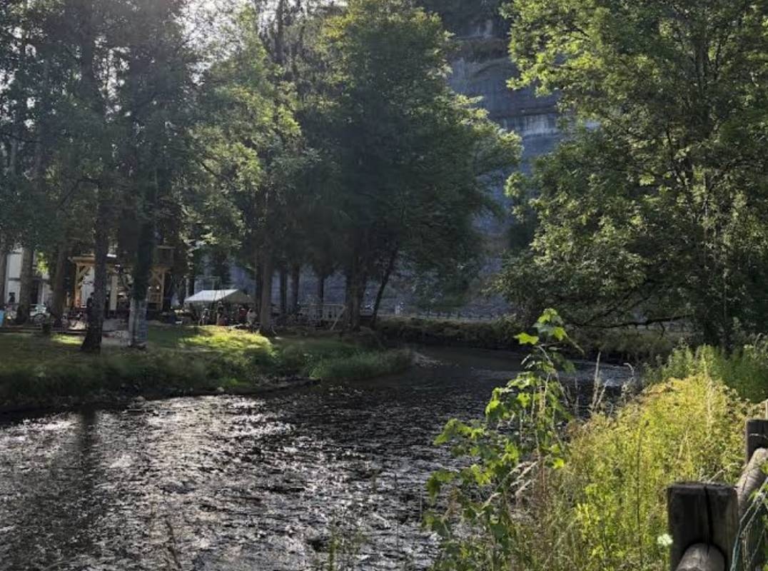 Camping Les Oyes — Kemp in Mouthier-Haute-Pierre