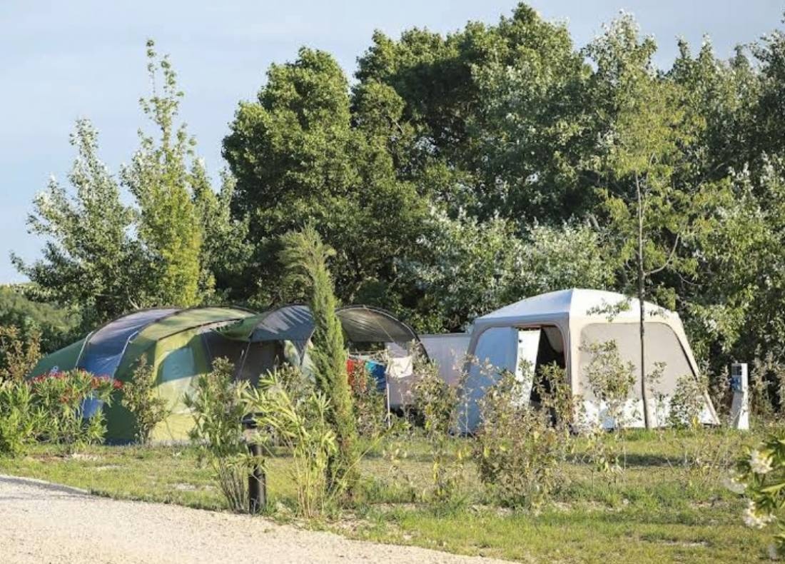 Flower Camping L' épi Bleu — 露营地 in Banon / Provence-Alpes-Côte d'Azur