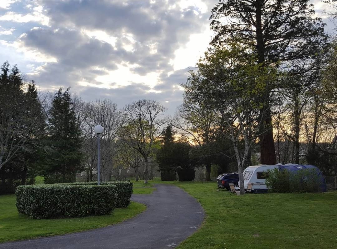 Camping de la Baignade — Campingplats in La Celle-Dunoise