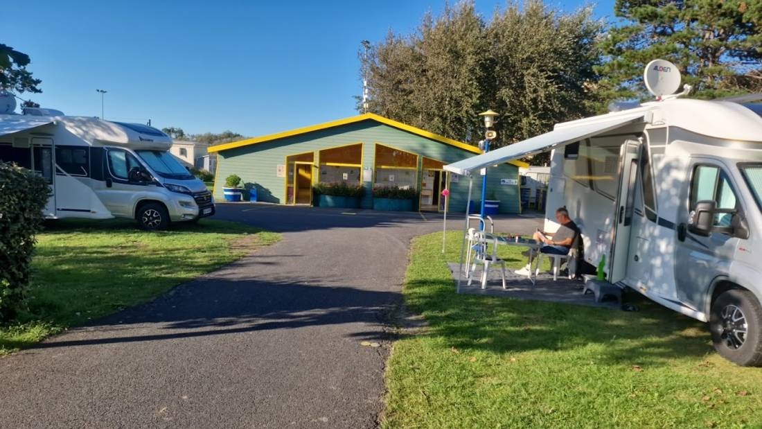 L'Ermitage — Місце для кемпінгу in Donville-les-Bains / Normandie