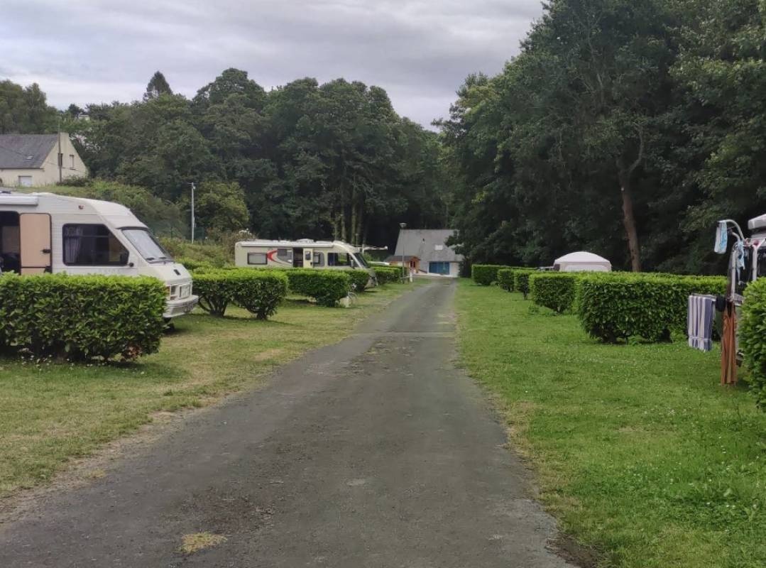 Camping Municipal de Kermarquer — Sítio de acampamento in Lézardrieux