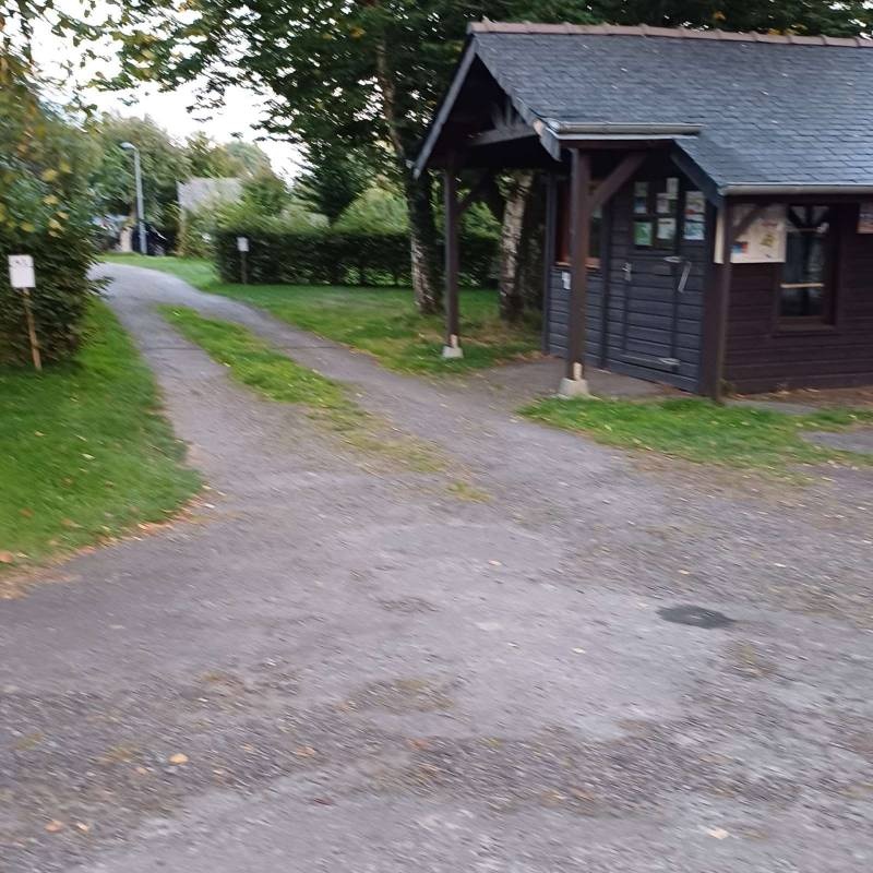 Camping Municipal de l'étang — Kemp in Saint-Aubin-du-Cormier