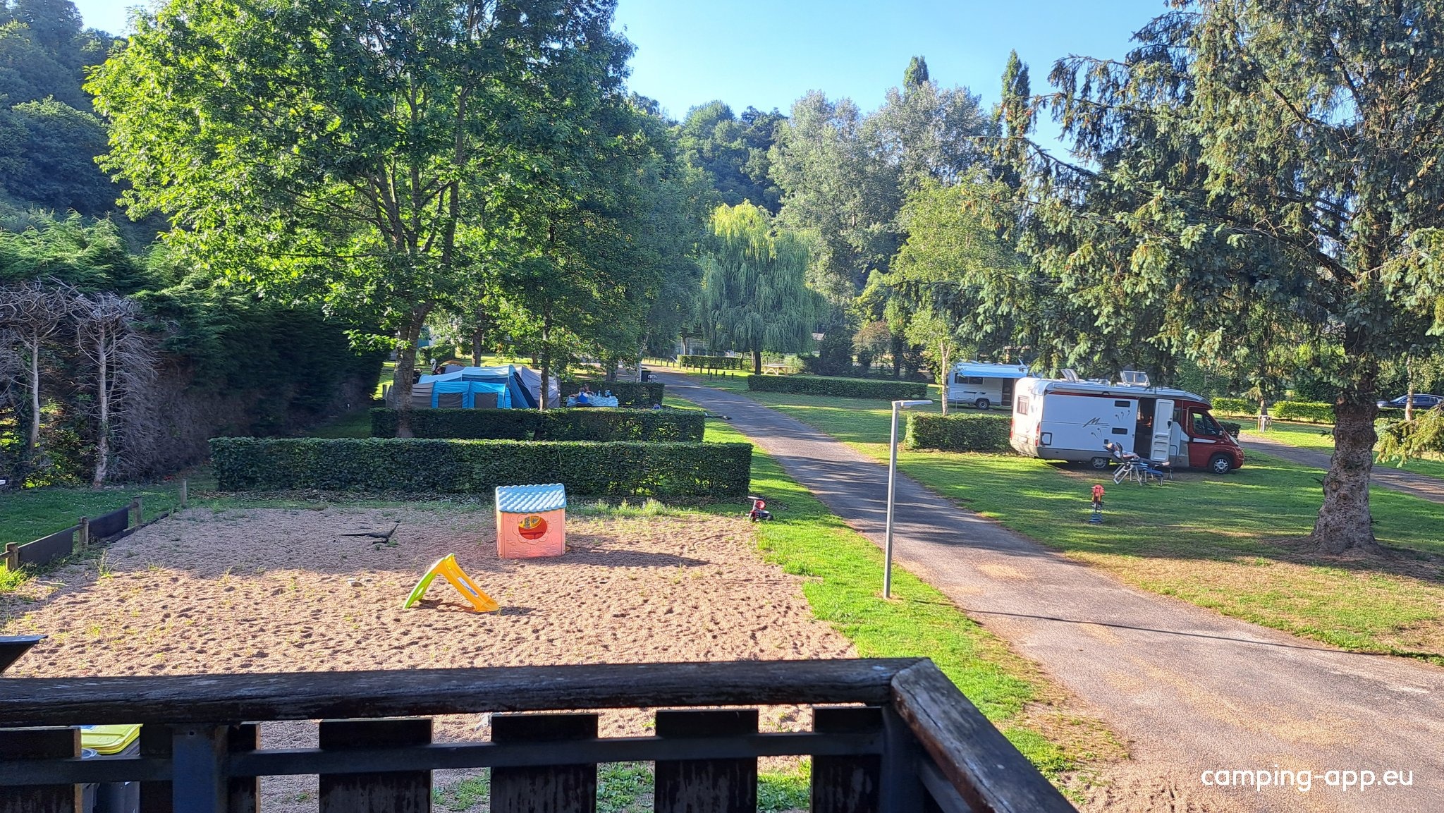 Camping municipal des Bords de Vire — Sítio de acampamento in Pont-Farcy 