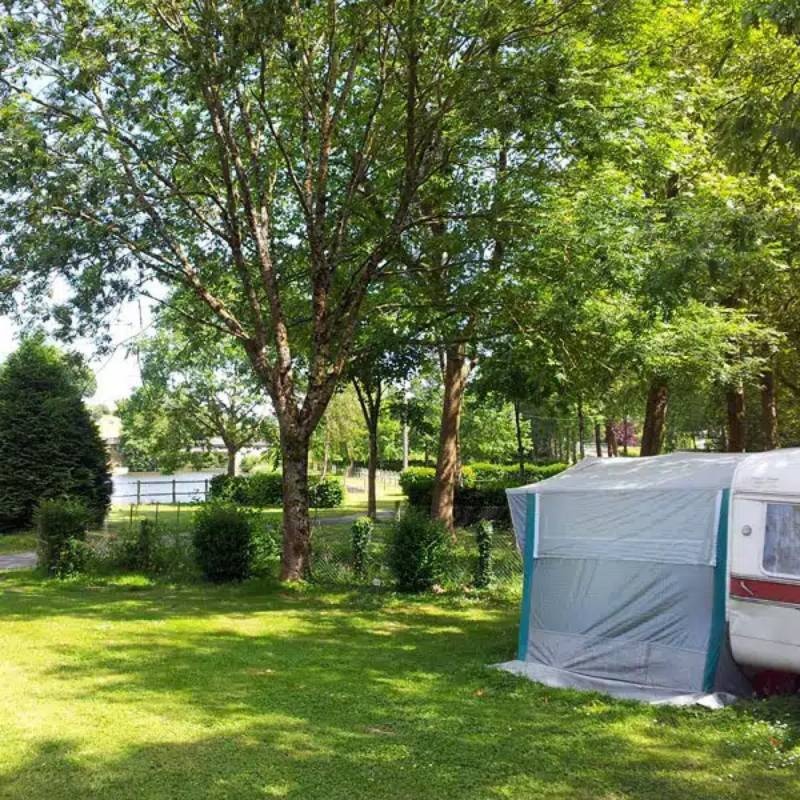 Camping municipal des Bords de Vire — Camping in Pont-Farcy 