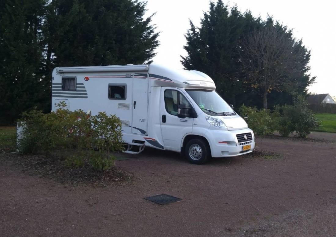 Stellplatz Saint-Pierre-le-Moûtier — Ställplats in Saint-Pierre-le-Moûtier