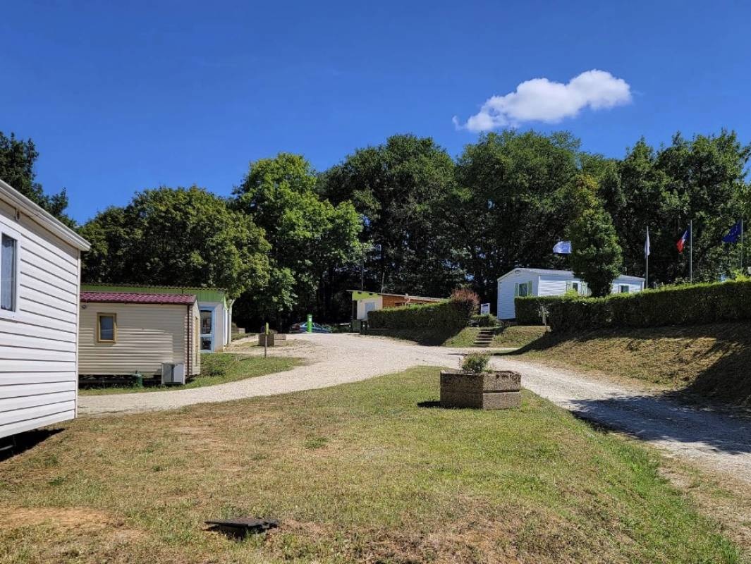 Stellplatz Lac de Charles ** — 露营车营地 in L'Isle-Jourdain