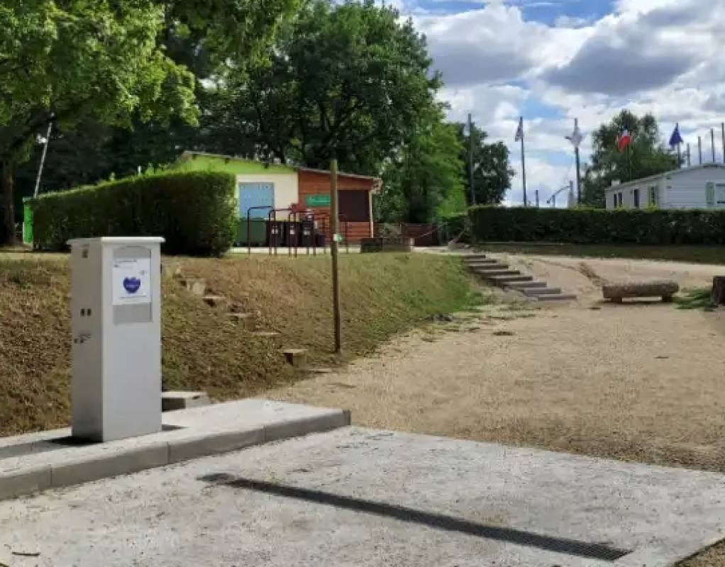 Stellplatz Lac de Charles ** — Sítio para autocaravanas in L'Isle-Jourdain