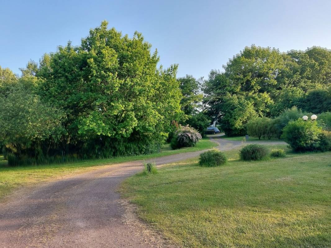 Camping Les Nénuphars — Kemping in Roumare