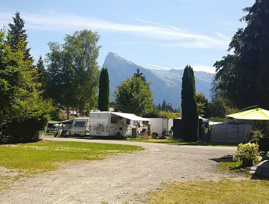 Camping Municipal Lac et Montagnes — Campingplass in Verchaix