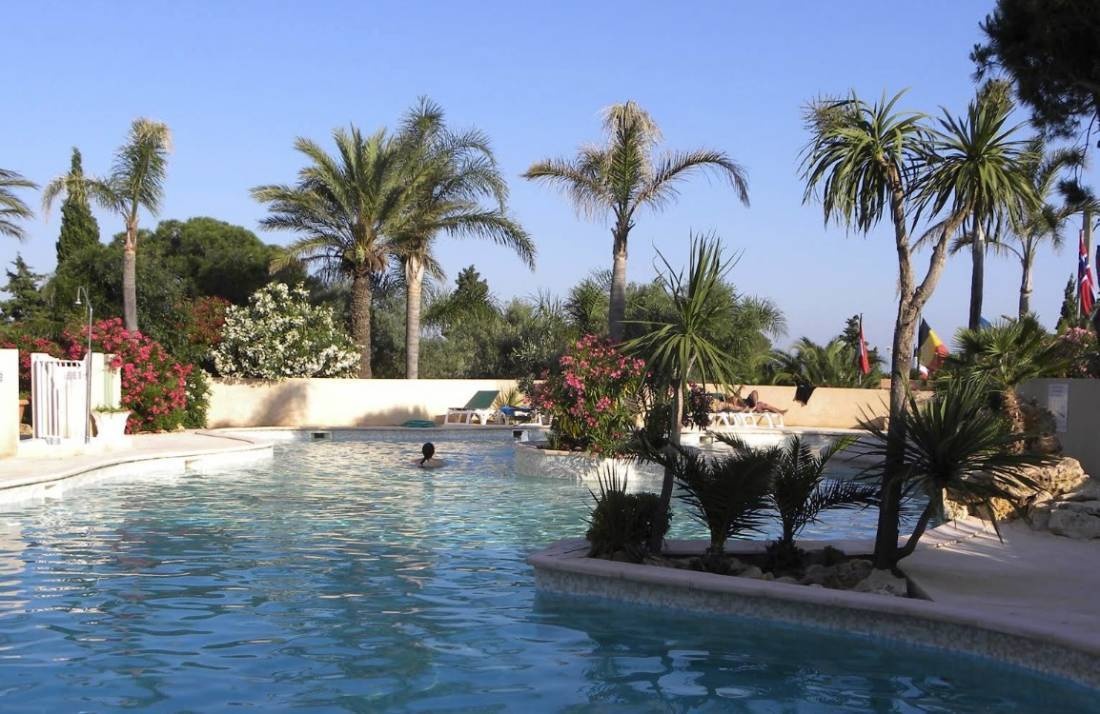 Camping Le Dattier **** — Campingplass in Fréjus