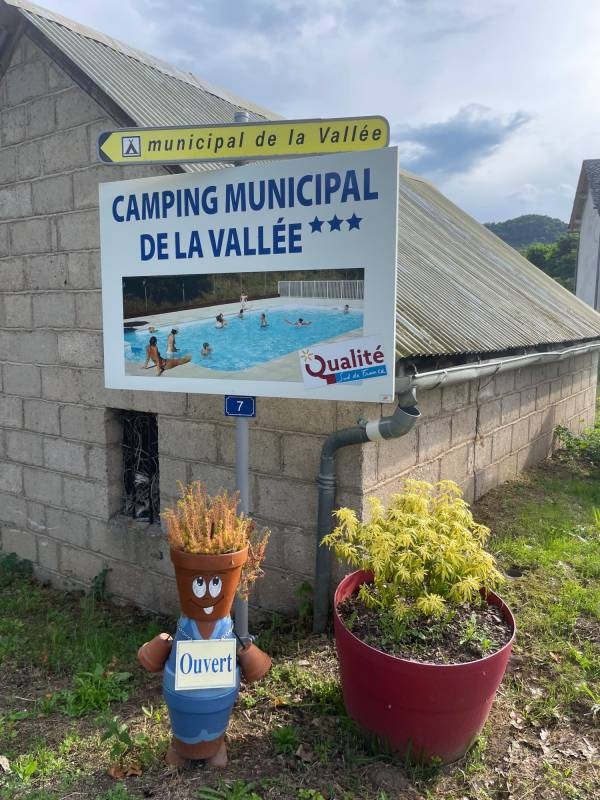 Camping Municipal de la Vallée *** — Kemping in Banassac-Canilhac 