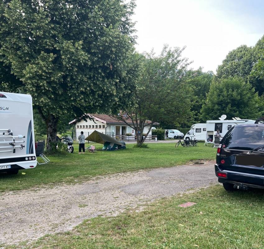 Camping: Le cul de la lune *** — Kemp in Morteau / Bourgogne Franche-Comté