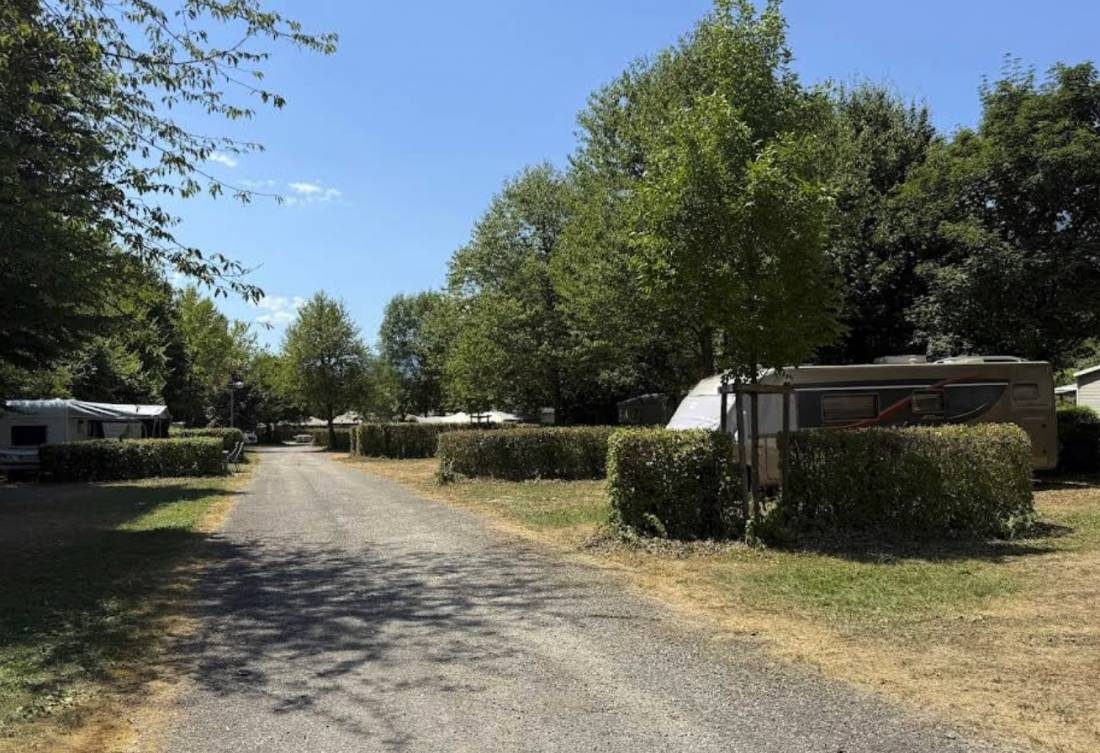 Camping Lac de Carouge *** — Kemp in Saint-Pierre-d'Albigny