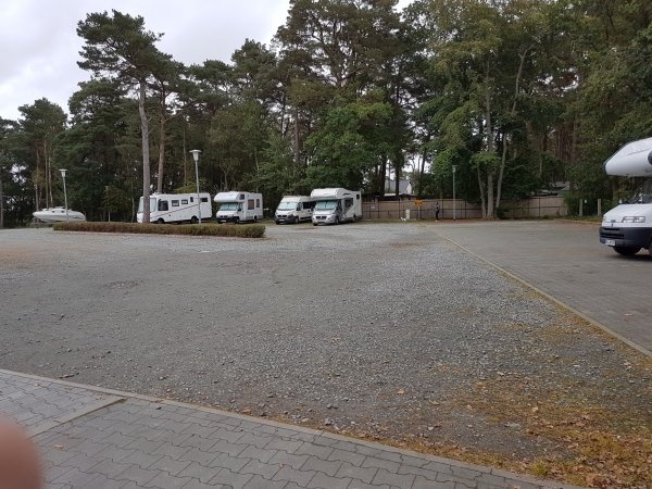 Stellplatz am Strand Glowe — Karavan Sitesi in Glowe