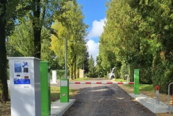 Stellplatz Coulonges-sur-l'Autize — Photo 2