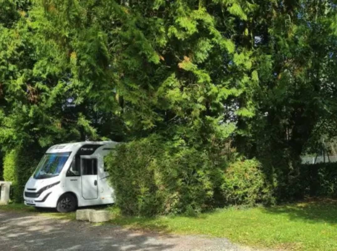 Stellplatz Coulonges-sur-l'Autize — Area Autocaravanas in Coulonges-sur-l'Autize