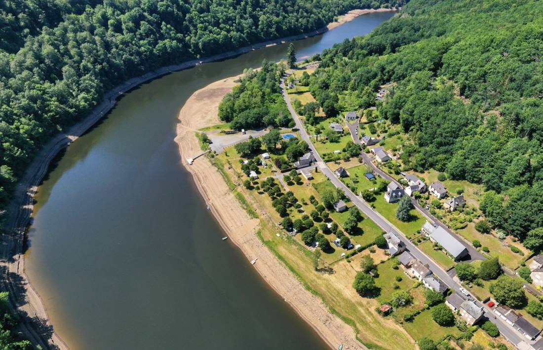 Camping Municipal Des Lacs — Cámping in Soursac / Bretagne