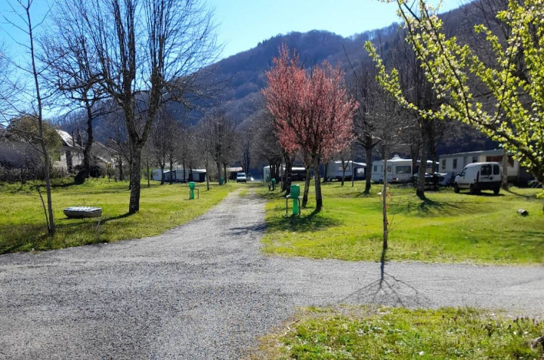 Camping Municipal Des Lacs — Campingplats in Soursac / Bretagne