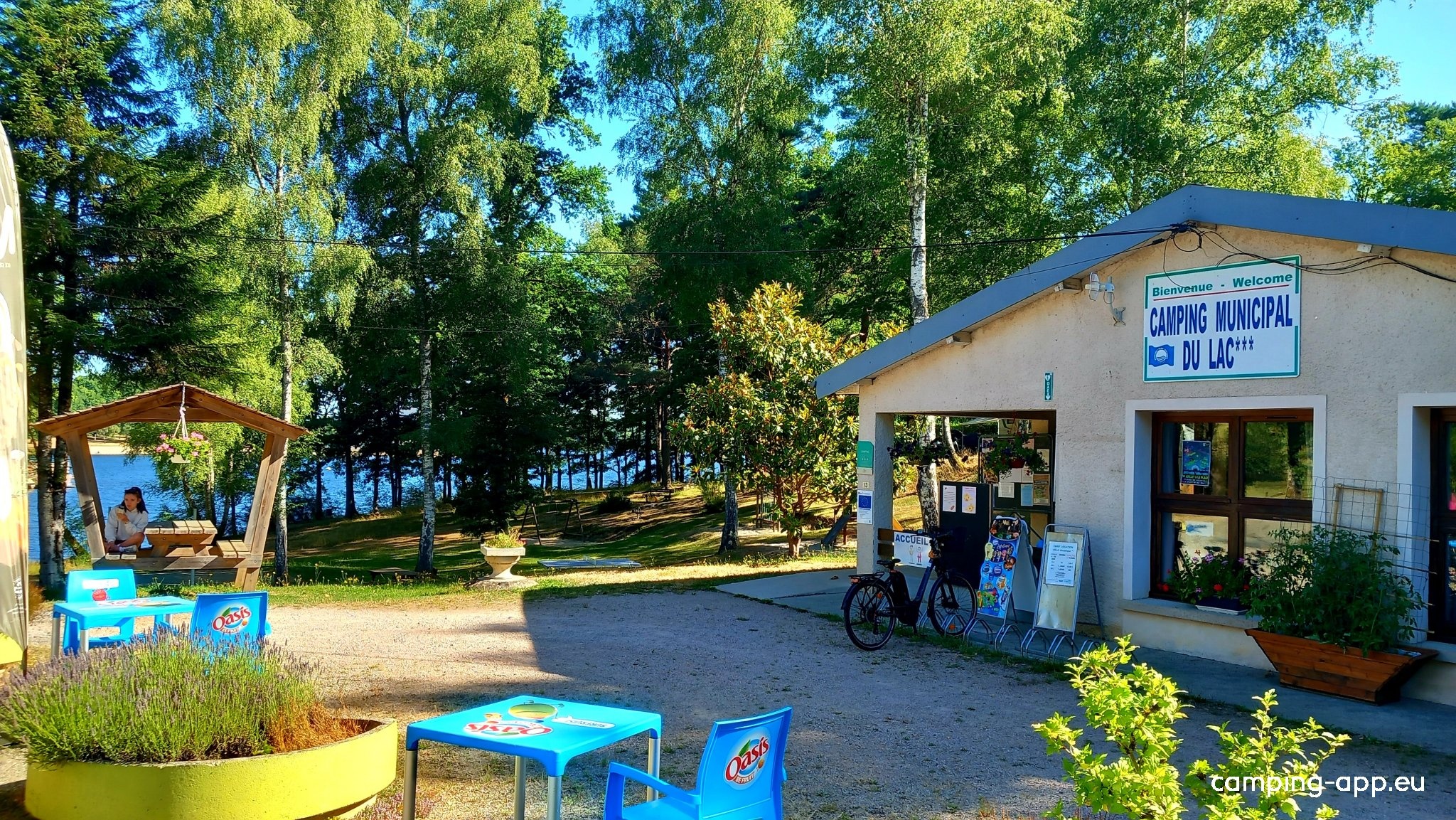 Camping Municipal Du Lac *** — Cámping in Neuvic